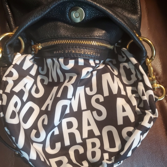Marc by Marc Jacobs Black Leather Small Shoulder Crossbody Handbag EUC - Picture 7 of 10